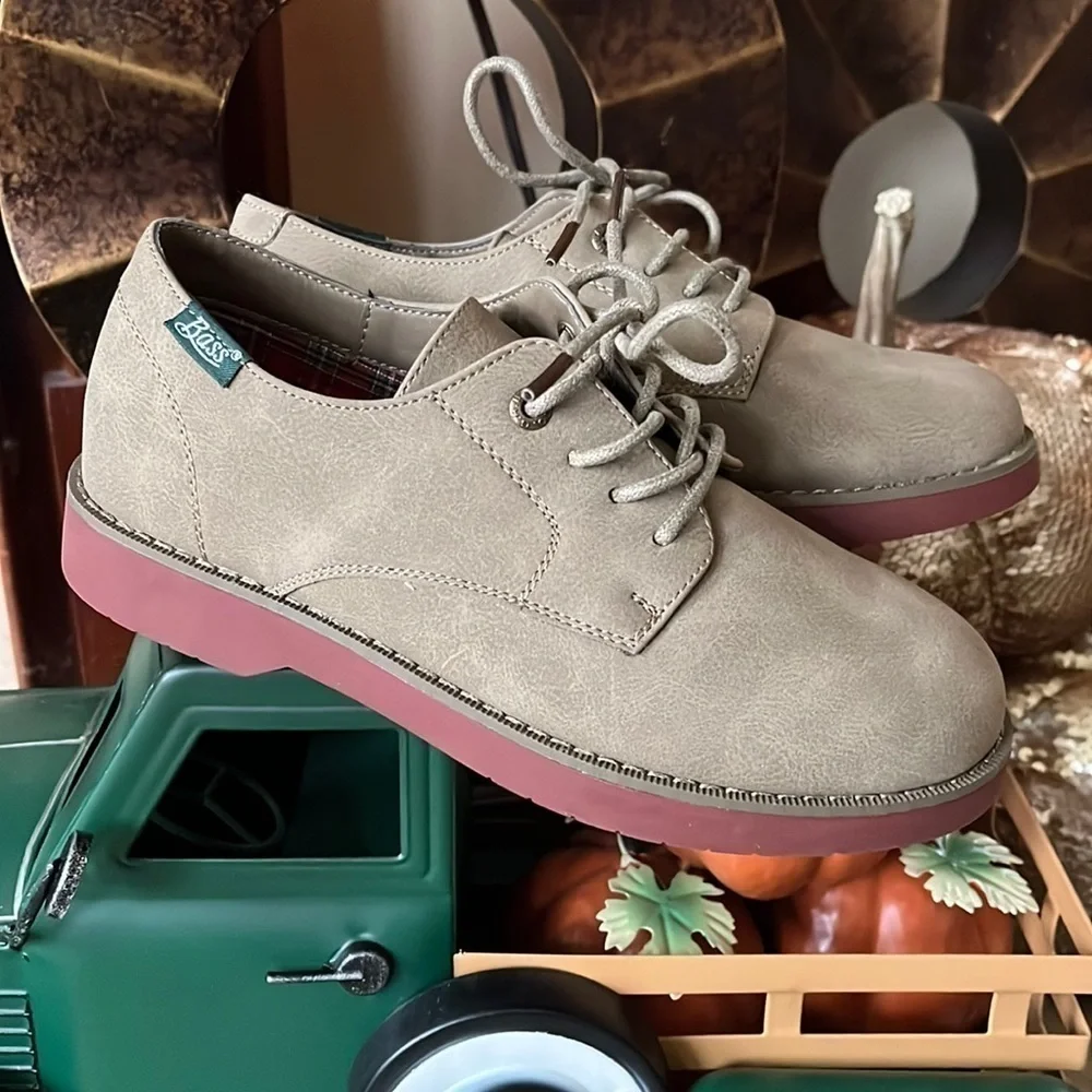 Brand New Bass Junior Bucks Taupe Oxford Casual Dress Shoes Boys Nubucks Lace Up